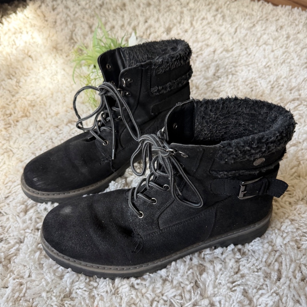 Stylish fluffy lined heavy duty stylish Black Combat Boots for Women. Elevate yo - Picture 3 of 6